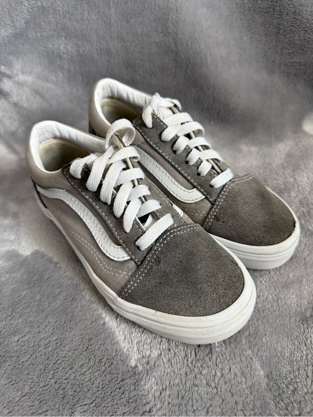 Vans Kids Gray Suede Low-Top Sneakers with White Stripe